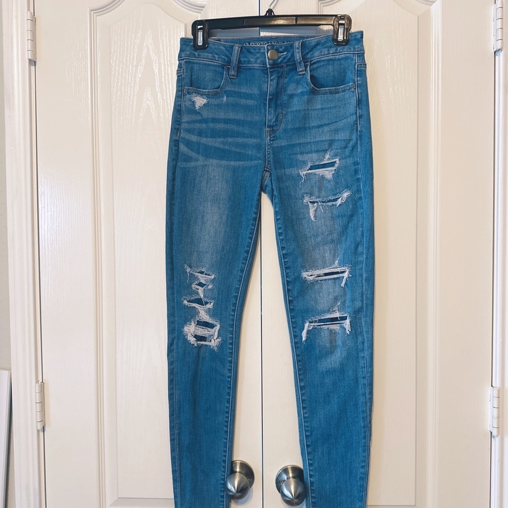 American Eagle Outfitters Woman’s Hi Rise Jegging Distressed Size 2 Regular